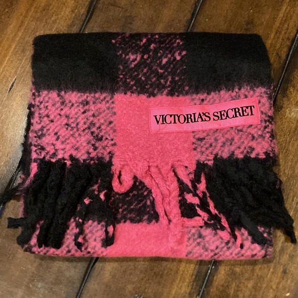 NWT Victoria’s Secret Fuchsia Buffalo Check Scarf - Winter Angel Collection - Picture 2 of 13